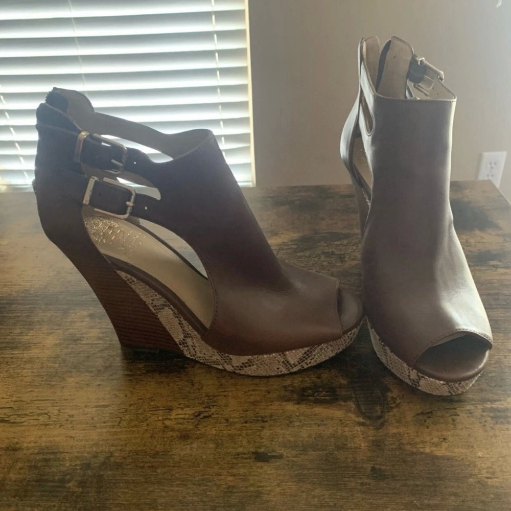 Vince Camuto snakeskin wedges 7.5.